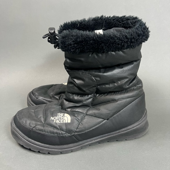 The North Face Lightweight Winter Boots - Picture 1 of 9